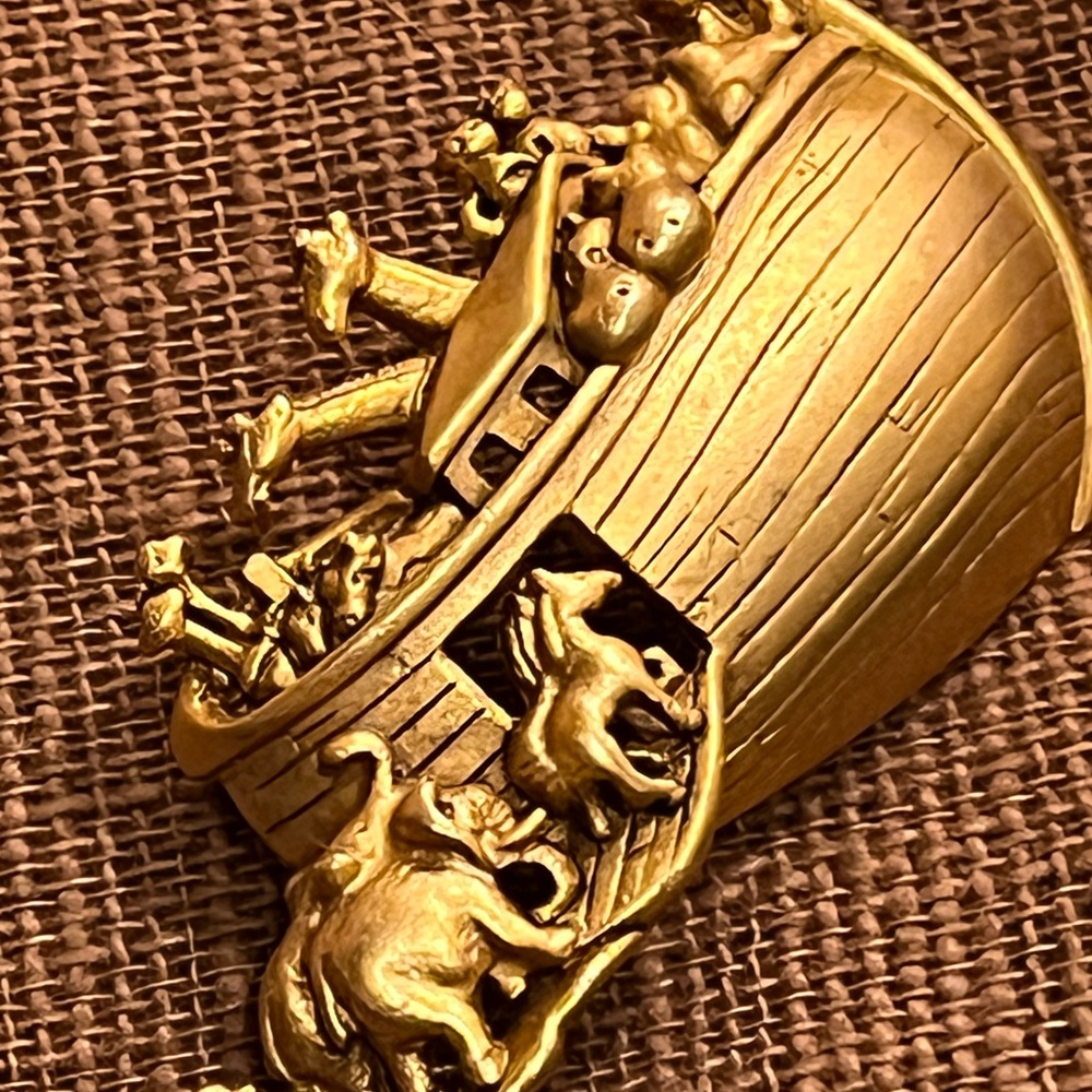 New old stock vintage Noah’s Ark signed AJC brooch pin - Picture 3 of 7